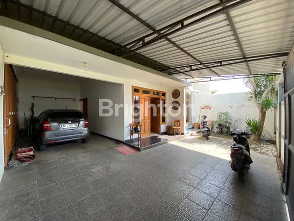 image RUMAH 2 LANTAI SIAP HUNI DI BANJARSARI SOLO (2)