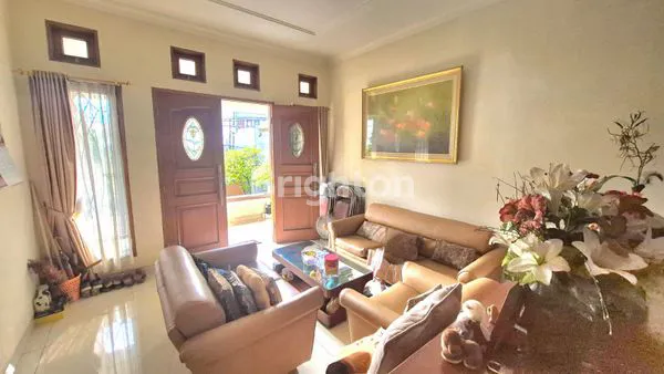 image RUMAH SIAP HUNI DI KOMPLEK SEKNEG KEBAYORAN LAMA (2)