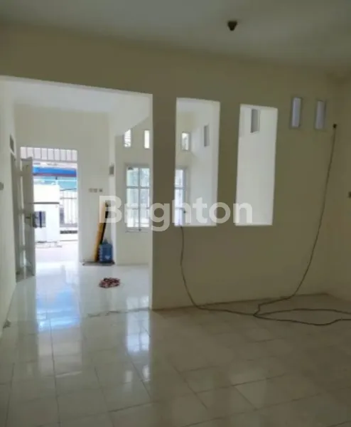 image RUMAH TINGGAL 2 LANTAI COCOK UNTUK KOST TOMANG JAKARTA BARAT (4)