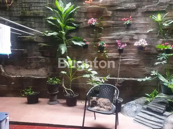 image RUMAH TENGAH KOTA MANYAR SAMBONGAN ADA TAMAN LOKASI STRATEGIS  (3)