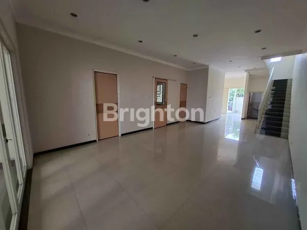 image RUMAH KUTISARI INDAH UTARA ADA TAMAN DAN KOLAM IKAN (5)