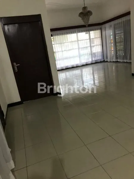 image RUMAH TERAWAT DI DARMO BARU (1)