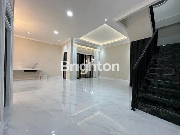 image RUMAH MEWAH 3 LANTAI DI RINJANI GAJAHMUNGKUR SEMARANG SELATAN (2)