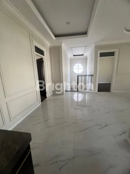 image RUMAH MEWAH 3 LANTAI DI RINJANI GAJAHMUNGKUR SEMARANG SELATAN (7)