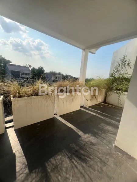 image RUMAH MEWAH 3 LANTAI DI RINJANI GAJAHMUNGKUR SEMARANG SELATAN (8)