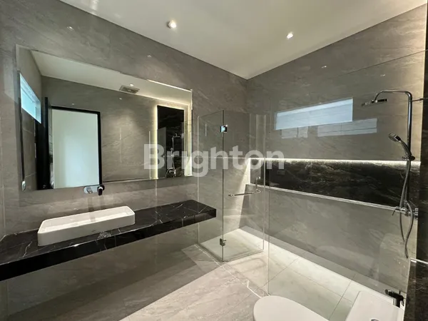 image RUMAH BARU MODERN MINIMALIS DI CITRALAND DEKAT UC, GRAHA DAN PAKUWON (8)