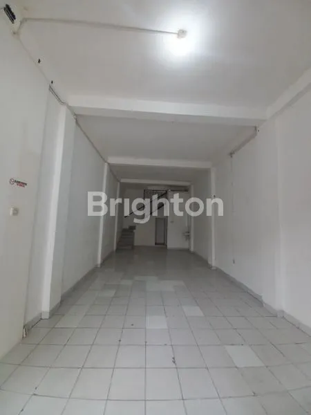 RUKO 3 LANTAI RAPI SIAP HUNI UTAN KAYU RAYA JAKARTA TIMUR