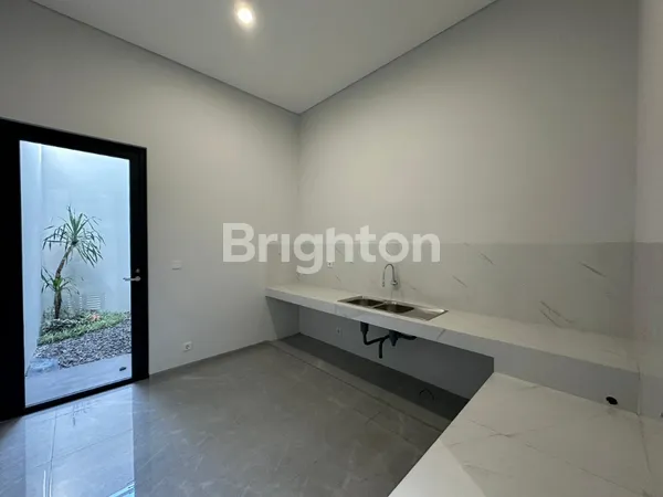 image RUMAH MODERN MINIMALIS BARU 3 LANTAI CITRALAND DEKAT UC, GWALK, GRAHA DAN PAKUWON INDAH (8)