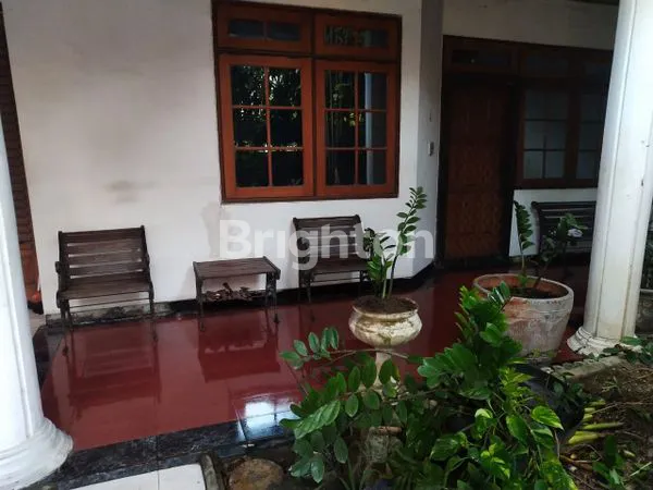 image RUMAH MEWAH 300M², 7+1 KT DI KLAMPIS (2)