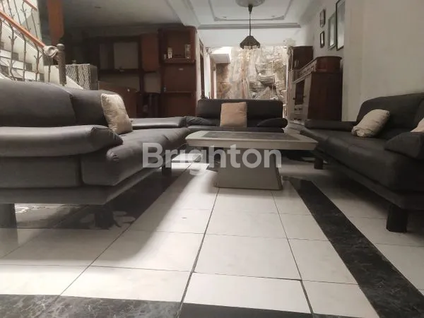 image RUMAH MEWAH 300M², 7+1 KT DI KLAMPIS (3)