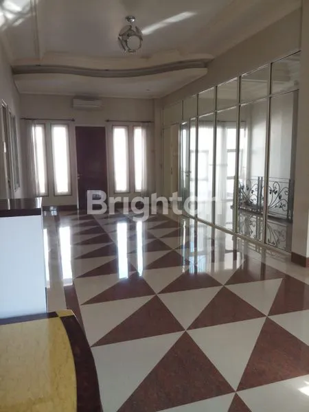 image RUMAH 2 LANTAI LT 334M² DI MANYAR REJO (3)