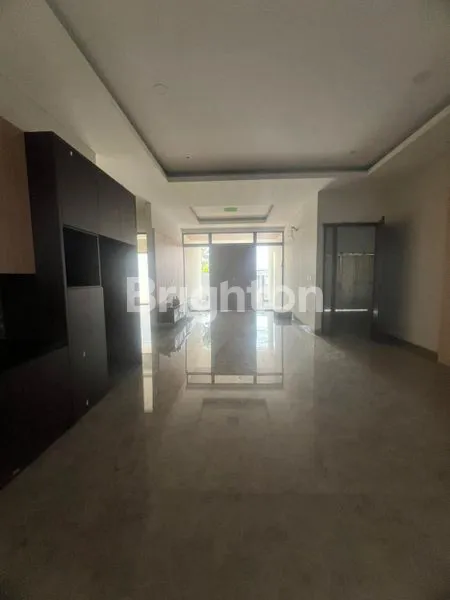 image RUMAH MEWAH GANDENG 750 M² DI KALIBANTENG SEMARANG BARAT (3)