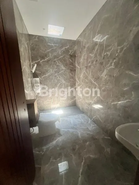 image RUMAH MEWAH GANDENG 750 M² DI KALIBANTENG SEMARANG BARAT (8)