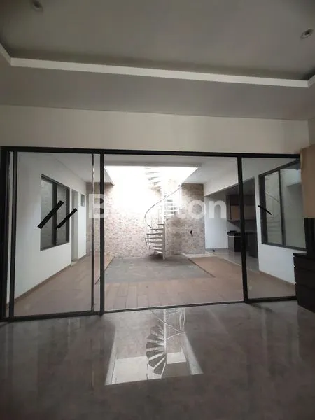 image RUMAH MEWAH GANDENG 750 M² DI KALIBANTENG SEMARANG BARAT (6)