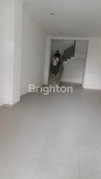 image RUKO 2 LANTAI DISEWAKAN – LOKASI SANGAT STRATEGIS, SHM, SIAP PAKAI! (1)