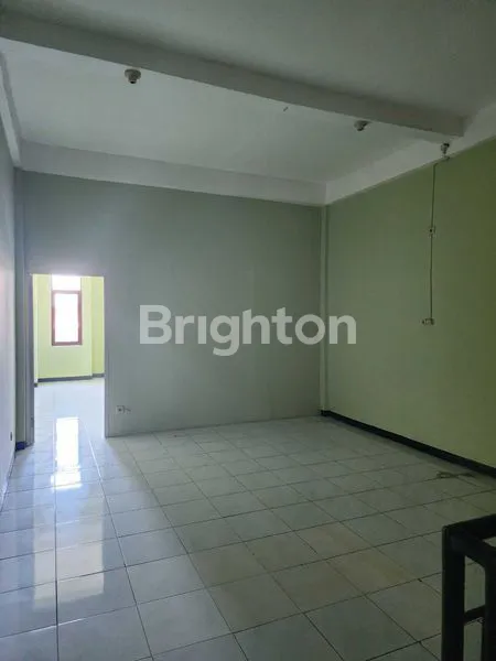 image RUKO STRATEGIS 3 LANTAI DI NGAGEL (7)