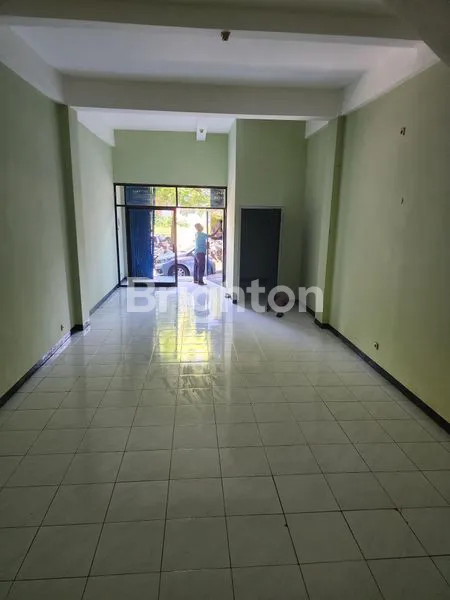 image RUKO STRATEGIS 3 LANTAI DI NGAGEL (5)