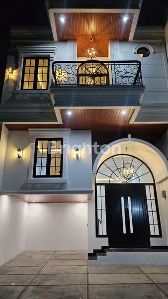 image DI JUAL RUMAH MEWAH KONSEP EROPA MODERN DI KRANGGAN. (1)