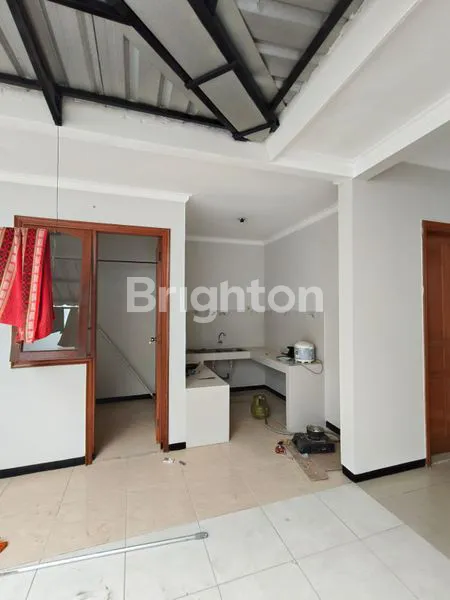 image RUMAH 2 LANTAI LOKASI STRATEGIS DI KAWASAN DUKUH KUPANG TIMUR, SURABAYA  (7)