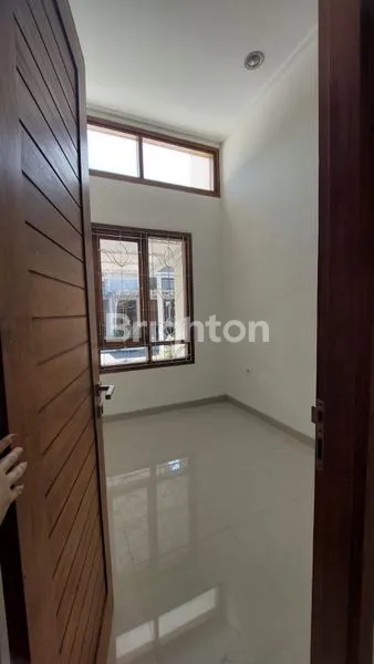 image DIJUAL RUMAH LUAS SIAP PAKAI DI PERUMAHAN DEALOVA – 2 UNIT JADI 1, (6)