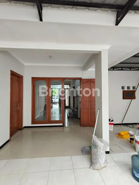 image RUMAH 2 LANTAI LOKASI STRATEGIS DI KAWASAN DUKUH KUPANG TIMUR, SURABAYA  (3)