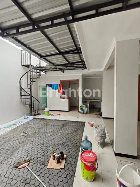 image RUMAH 2 LANTAI LOKASI STRATEGIS DI KAWASAN DUKUH KUPANG TIMUR, SURABAYA  (4)