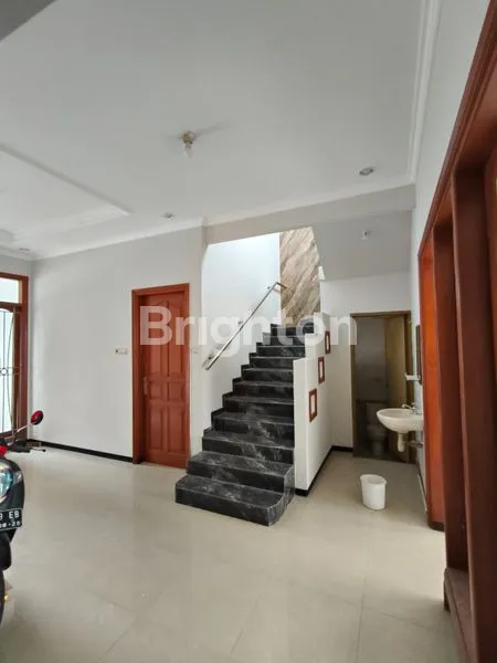 image RUMAH 2 LANTAI LOKASI STRATEGIS DI KAWASAN DUKUH KUPANG TIMUR, SURABAYA  (5)