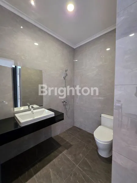 image RUMAH 3 LANTAI BELLEFONT EAST GADING SERPONG (5)