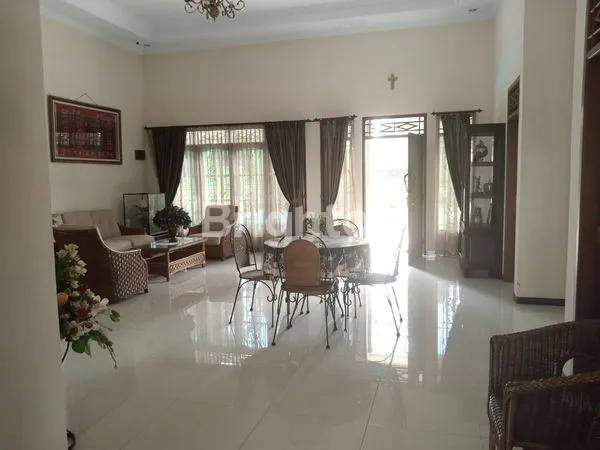 image VILLA DI CISARUA BOGOR (2)