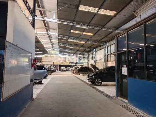 image NEGO SAMPAI JADI, DIJUAL TANAH + BANGUNAN EX BENGKEL SIAP PAKAI – LOKASI STRATEGIS DEKAT PELABUHAN TANJUNG PRIOK (1)