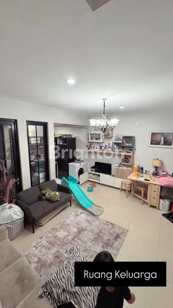 image DIJUAL CEPAT RUMAH SEMI FURNISHED (3)