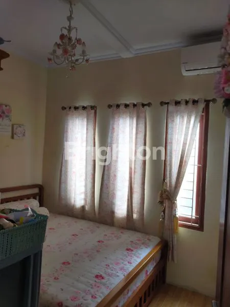 image RUMAH 3 LANTAI DI PUSAT KOTA KEMAYORAN – LOKASI STRATEGIS, BEBAS BANJIR, HARGA 650 JUTA NEGO (7)