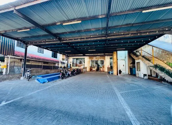 image DISEWAKAN GEDUNG ATAU RUKO 3 LANTAI SANGAT LUAS DI KEROBOKAN NEAR SEMINYAK BALI (2)