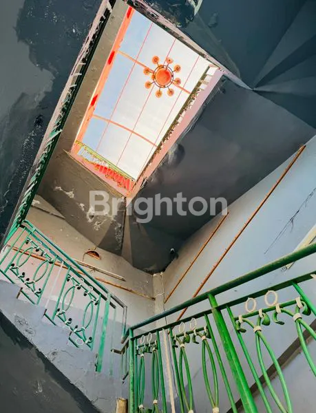 image DISEWAKAN GEDUNG ATAU RUKO 3 LANTAI SANGAT LUAS DI KEROBOKAN NEAR SEMINYAK BALI (5)