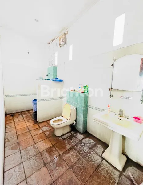 image DISEWAKAN GEDUNG ATAU RUKO 3 LANTAI SANGAT LUAS DI KEROBOKAN NEAR SEMINYAK BALI (6)