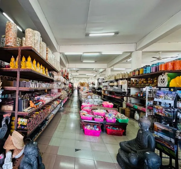 image DISEWAKAN GEDUNG ATAU RUKO 3 LANTAI SANGAT LUAS DI KEROBOKAN NEAR SEMINYAK BALI (8)