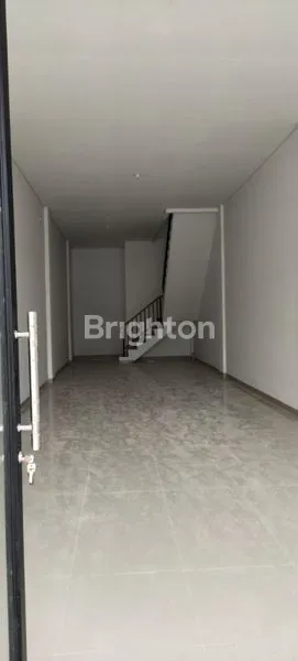 image DIJUAL RUKO GANDENG 6 UNIT – 3 LANTAI, LOKASI STRATEGIS & COCOK INVESTASI!  (4)