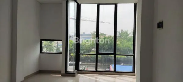 image DIJUAL RUKO GANDENG 6 UNIT – 3 LANTAI, LOKASI STRATEGIS & COCOK INVESTASI!  (3)