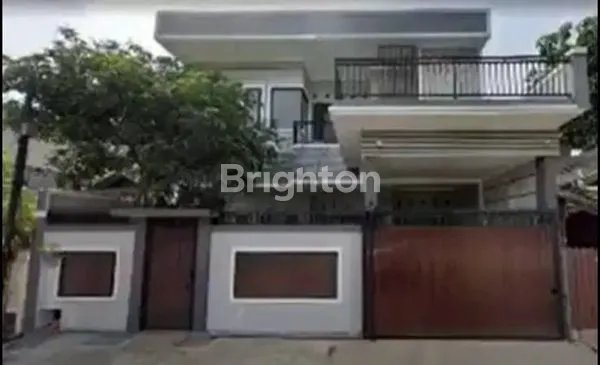 image RUMAH 3 LANTAI DI BSD (1)