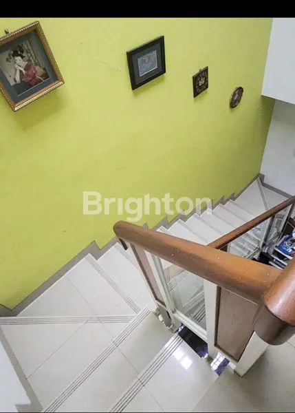 image RUMAH LOKASI PREMIUM  KOTA BARU PARAHYANGAN 2 LANTAI SEMI FURNISH (6)
