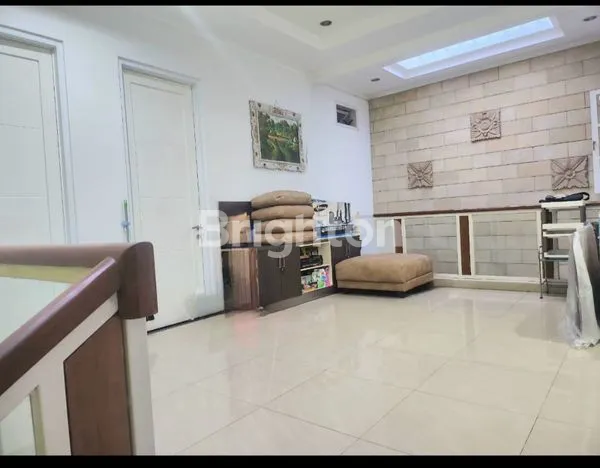 image RUMAH LOKASI PREMIUM  KOTA BARU PARAHYANGAN 2 LANTAI SEMI FURNISH (5)