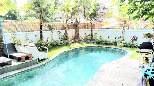 image VILLA MEWAH 2 LANTAI, FULLY FURNISHED & KOLAM RENANG (7)