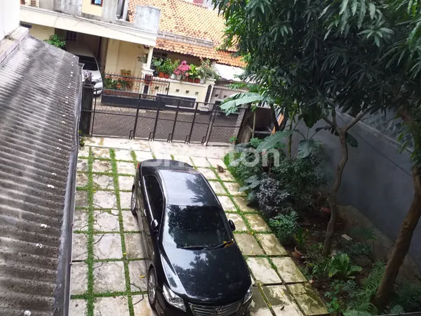 image TINGGAL NYAMAN, DAPAT PENGHASILAN! RUMAH + KOST DI POSISI HOEK YANG MENAWAN! (2)