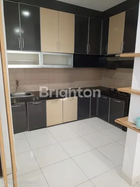 image RUMAH SIAH HUNI DI GREENWICH (7)