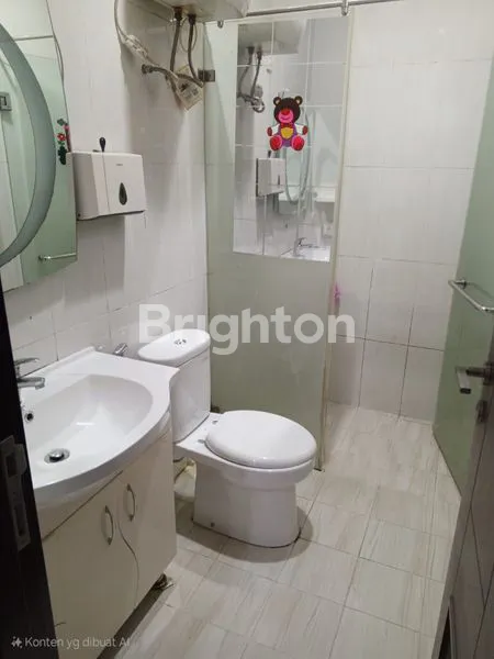 image RUMAH SIAH HUNI DI GREENWICH (5)