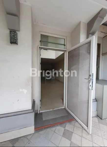 image RUMAH 1½ LANTAI SIAP HUNI STRATEGIS, TAMAN SEMANAN INDAH (2)