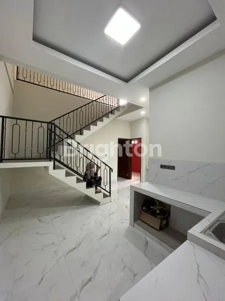 image RUMAH MEWAH 4KT DI PONDOK KACANG TIMUR (5)