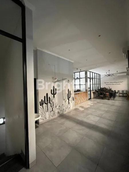 image DIJUAL TEMPAT USAHA UNTUK SHOWROOM MOBIL ATAU RESTO FULL FURNISHED (2)