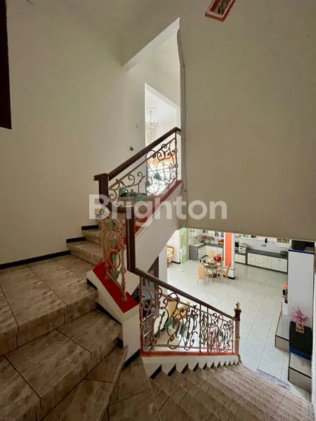 image RUMAH MEWAH KLASIK DIJUAL FULL FURNISHED (3)