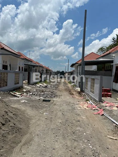 image RUMAH INDEN STRATEGIS DI JLN RAYA SELINGSING (2)